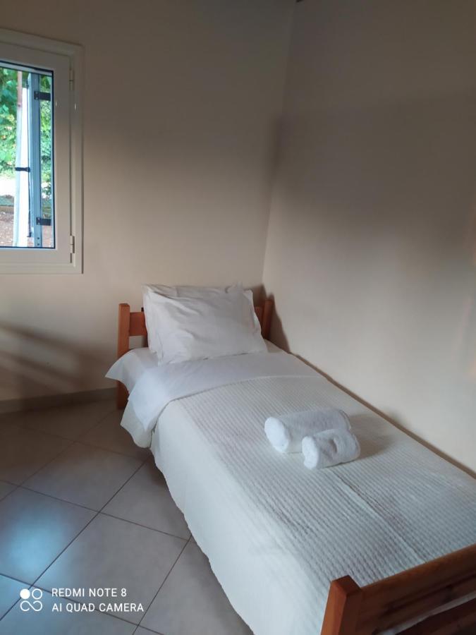 Ozena Countryside Apartment Vromonérion Extérieur photo